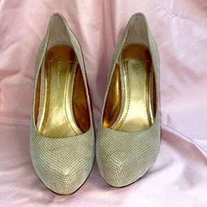 BCBGeneration parade platform nude pump size 9M